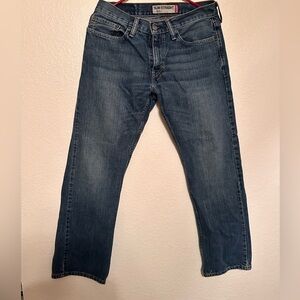 LEVI JEANS.